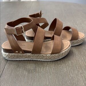 Girl’s Tan Platform Sandals